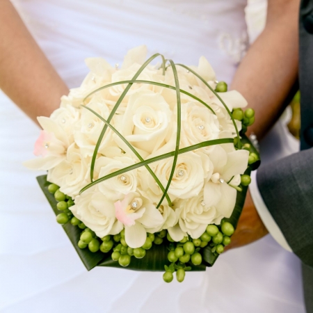 Virágküldés Budapest -Wedding bouquet with white roses